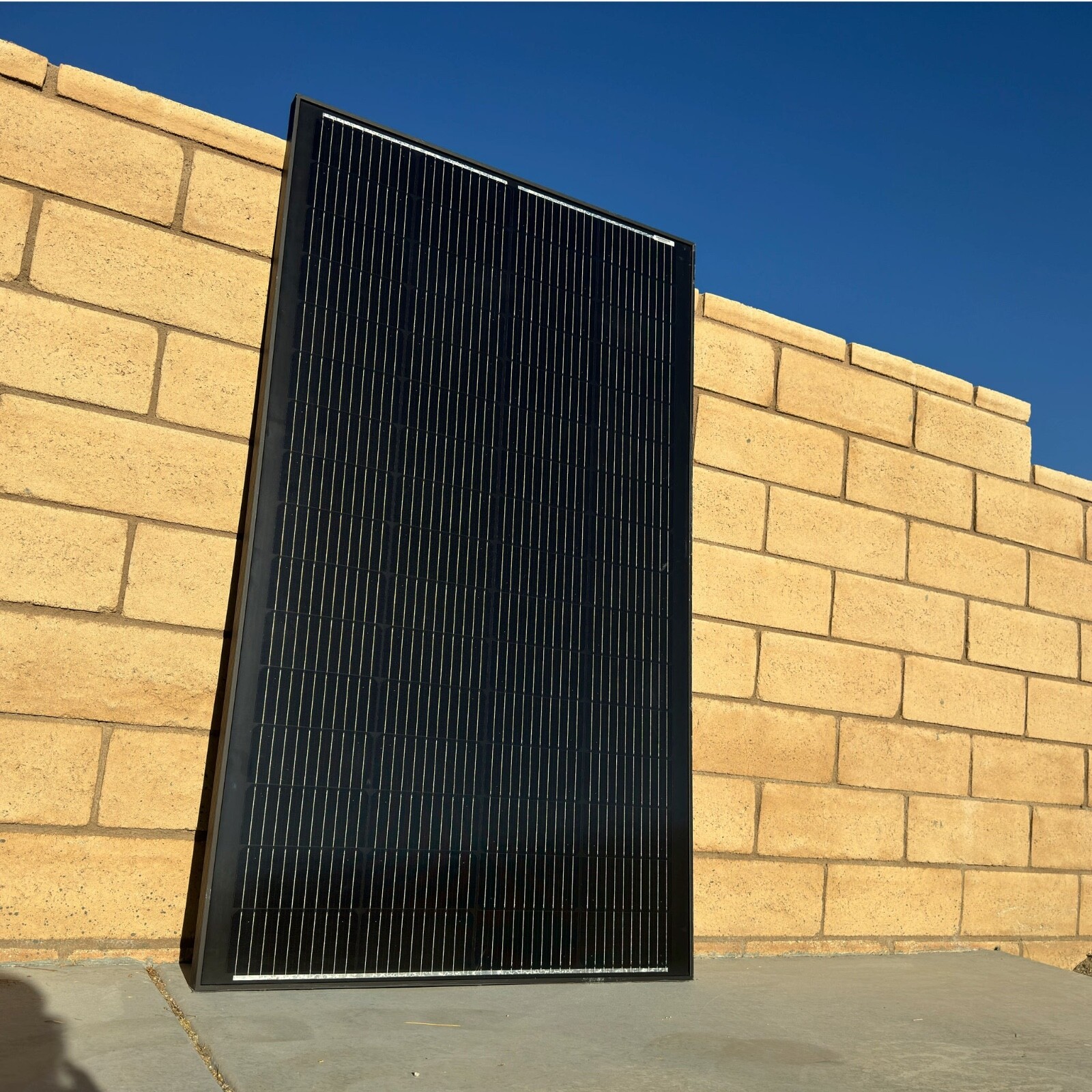200 Watt Mono Blackout 24V Solar Panel 32″x54.4″, 36 Vmpp 39 Voc, 5.5A Isc