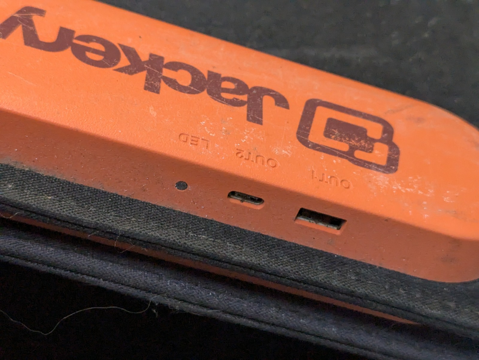 DOESN’T WORK! SELLING FOR PARTS! Jackery SolarSaga 100W Solar Panel