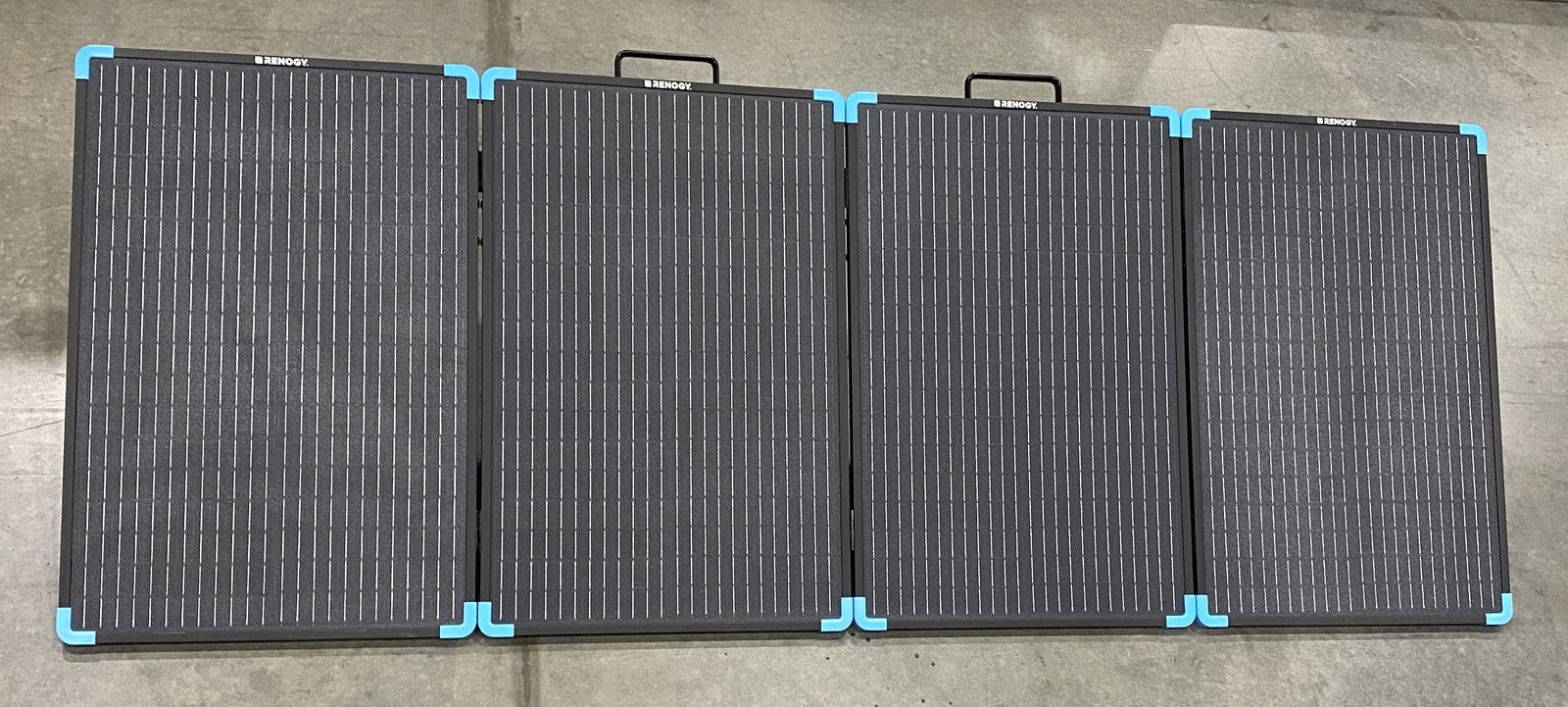 Renogy 220W Lightweight Portable Solar Suitcase RSP220LSC