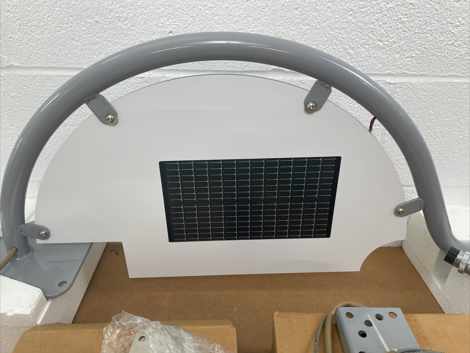 DYOCORE Solair 800 Hybrid Wind/Solar Power Generator! **PLEASE READ DESCRIPTION*