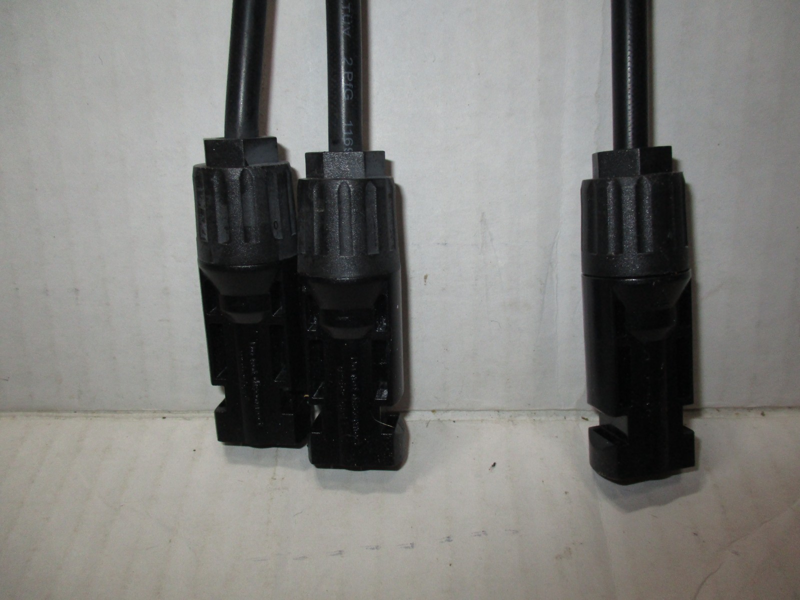BougeRV MC4 Y-branch connectors used for parallel connections in solar power