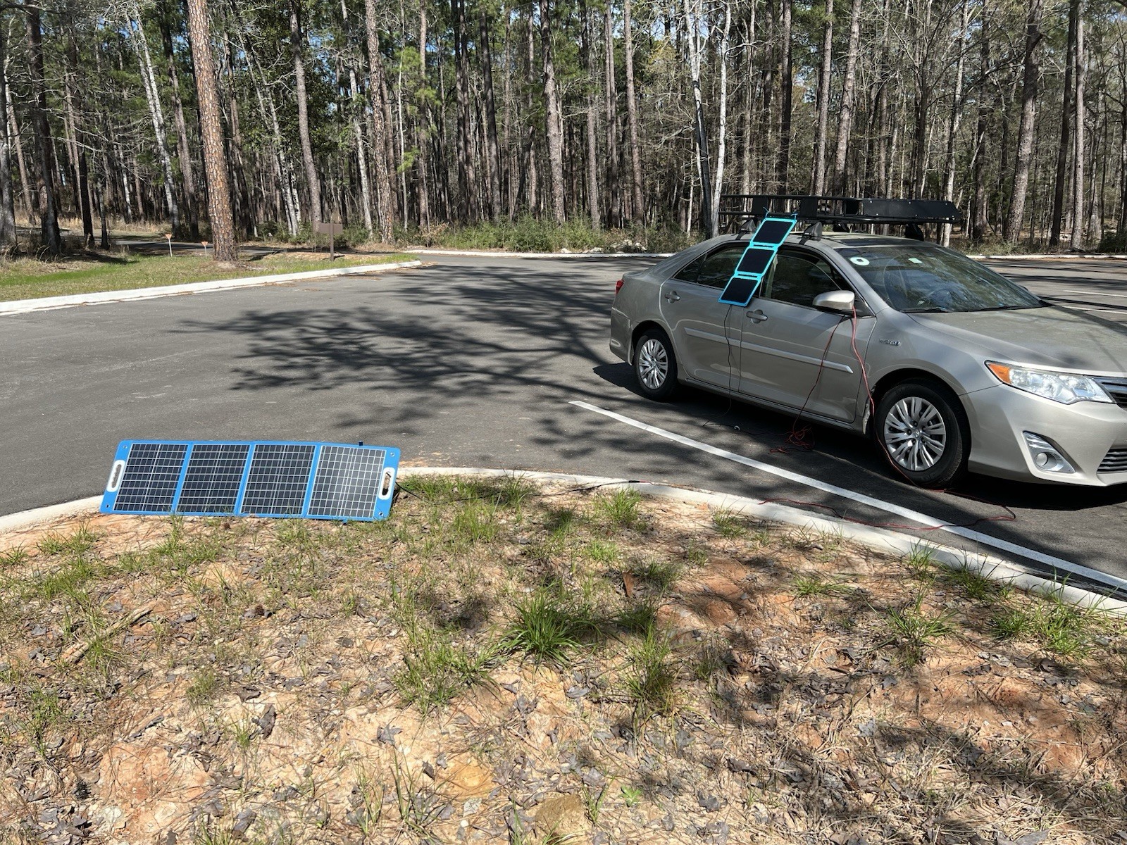 GoSun 100watt Folding Portable Solar Panel. Kickstand Feet and Hanging Grommets