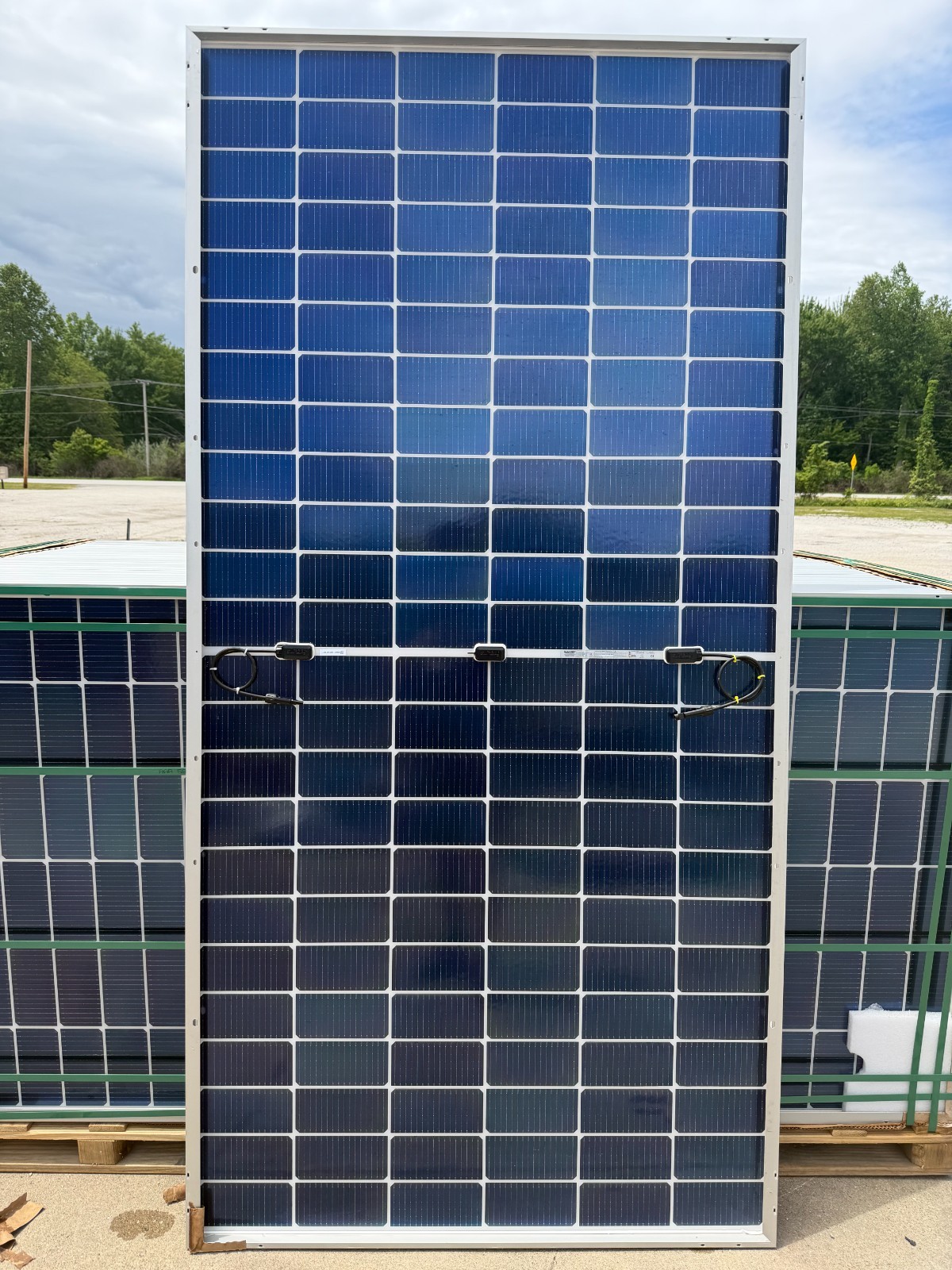 31-New 575W Solar Panels full pallet American made low price midwest shipping