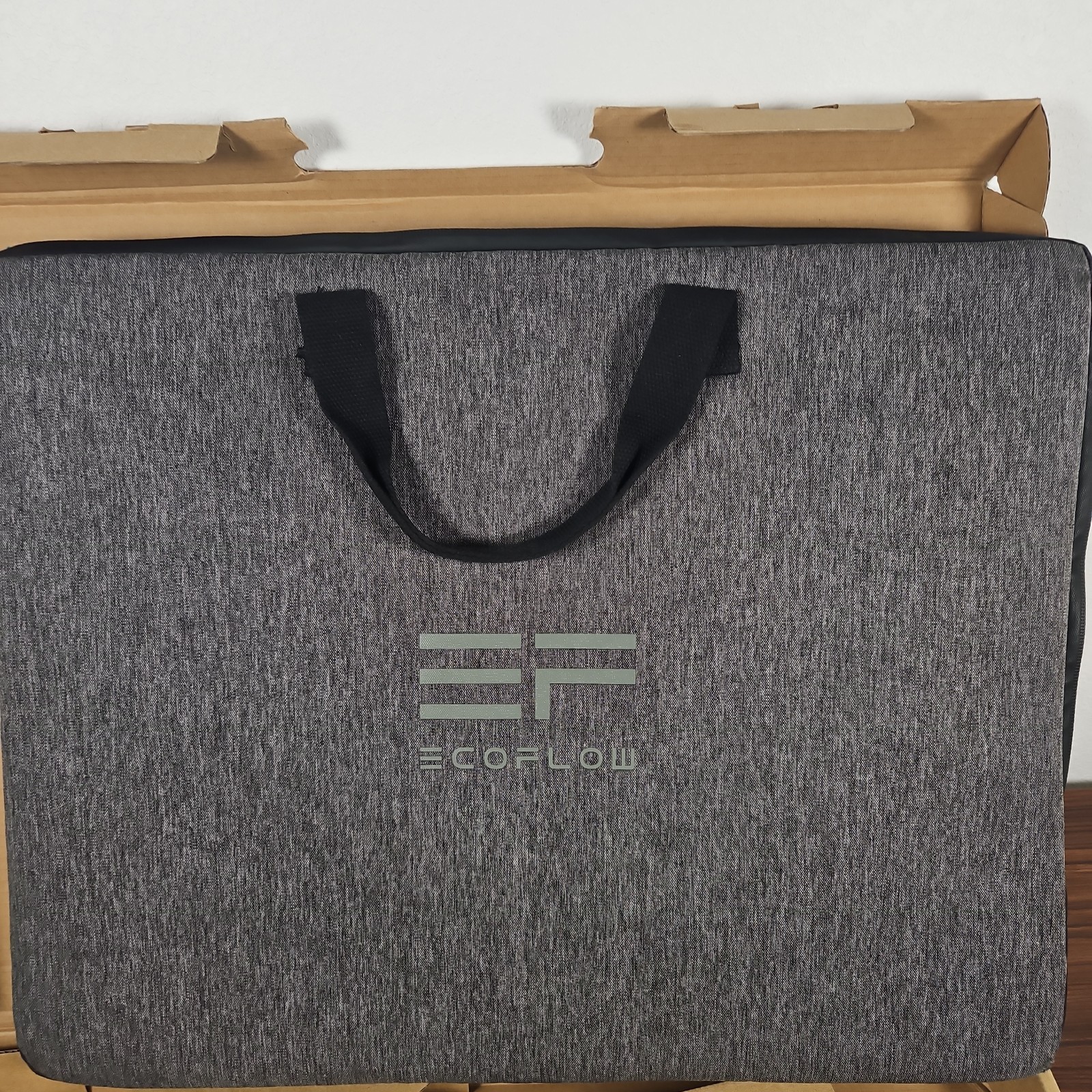 EcoFlow 110W Portable Solar Panel Foldable – Zipper broke on carry case.