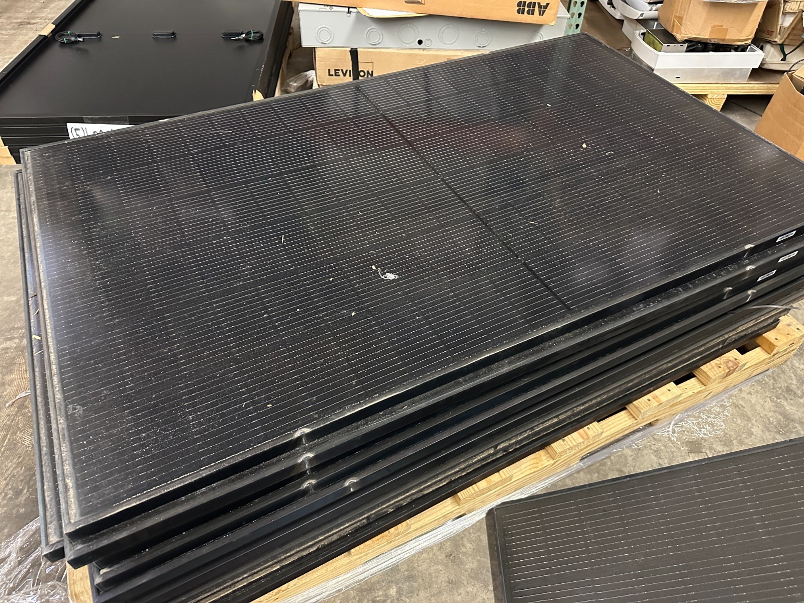 QCELLS 340W Q.PEAK DUO BLK Q.PEAK DUO BLK-G6+ 340 – 40 panel selling as lot only