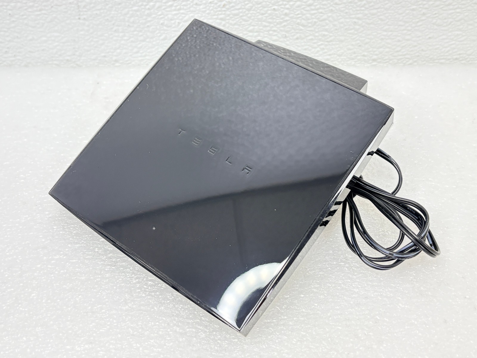 Tesla – Tesla Part No. 1490255-00-A, Model No. GWY20 Solar Gateway – w/ Pwr Adpt
