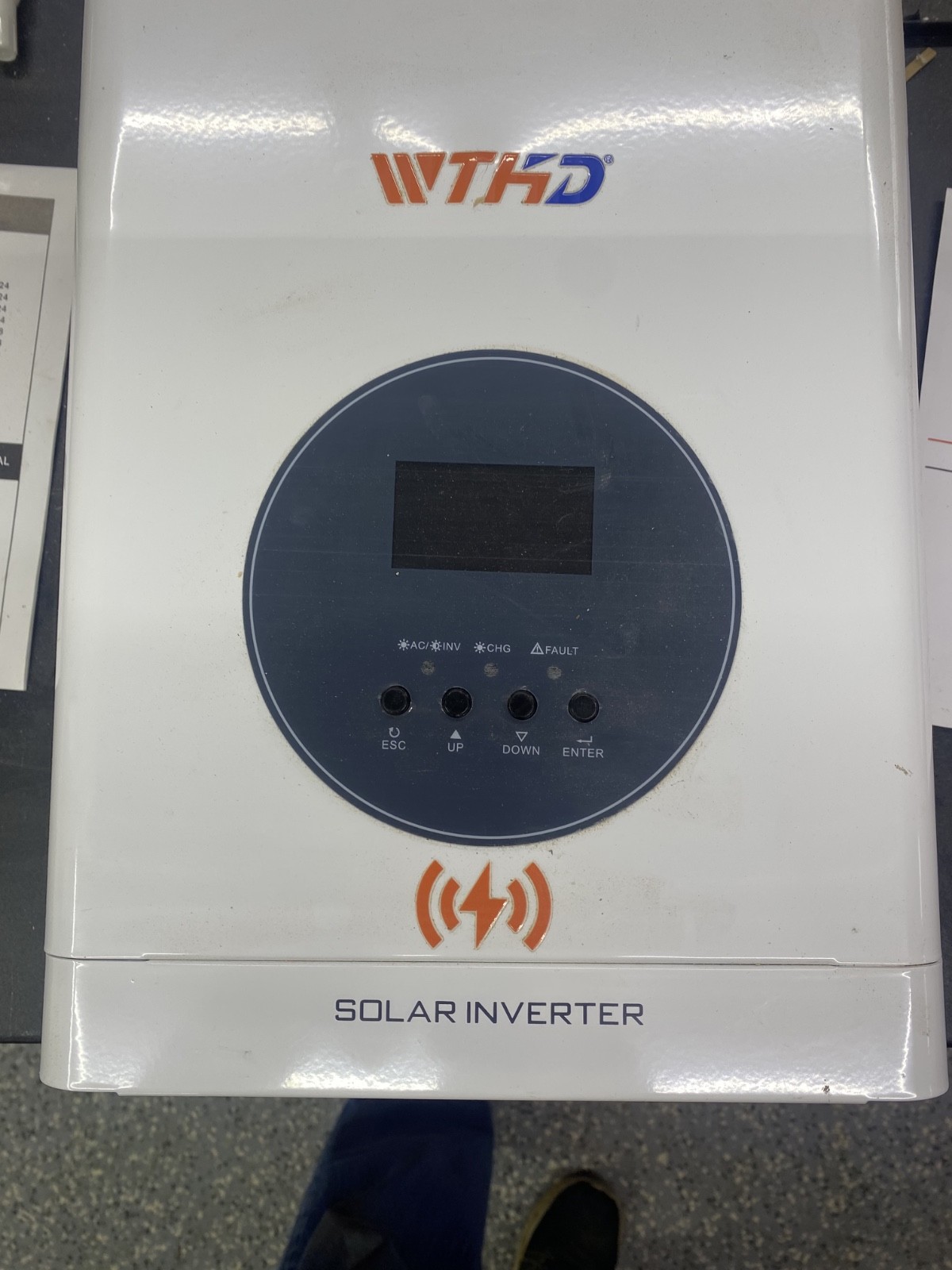 220VAC/12VDC Hybrid Inverter