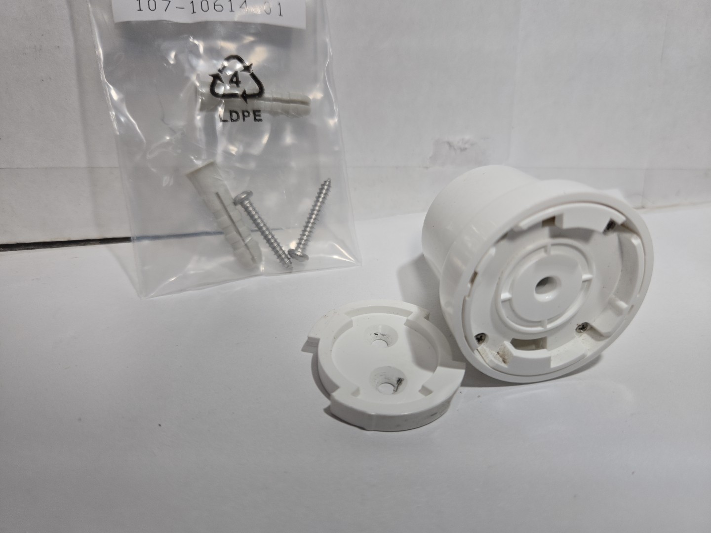Arlo Genuine OEM Wall Mount Bracket for Arlo Cameras with Screws White
