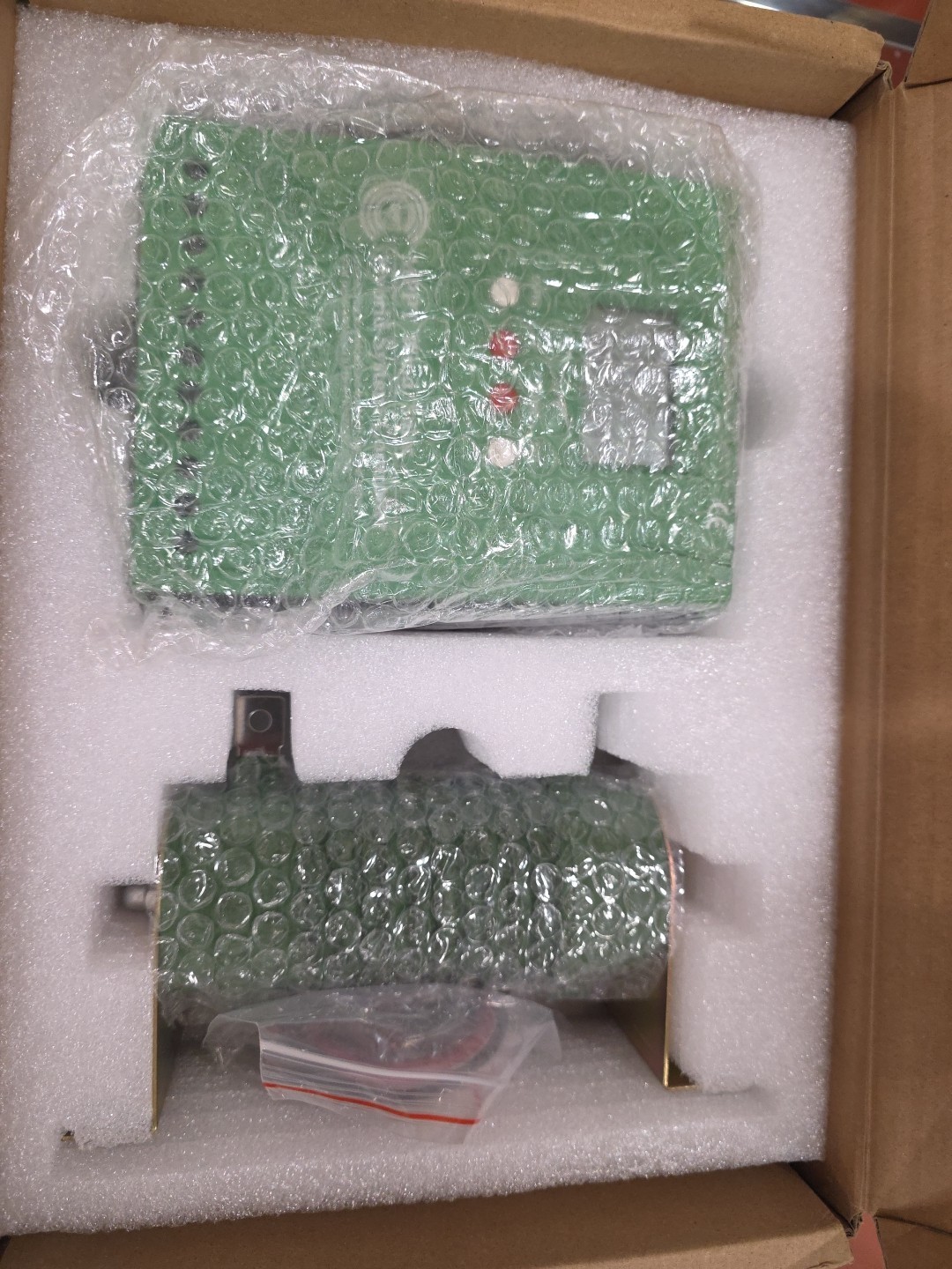 FOUF Wind Solar Hybrid Charge Controller GPI48280 2800W 24V/48V MPPT LCD