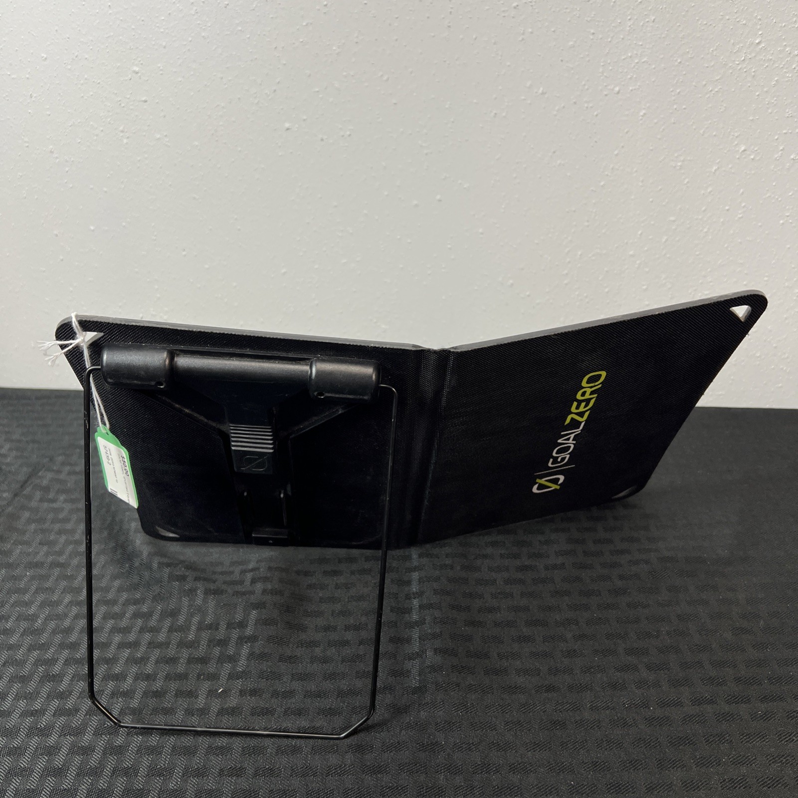 GOAL ZERO NOMAD 10 SOLAR PANEL. Solar Charger. Charge phone, GPS + MORE