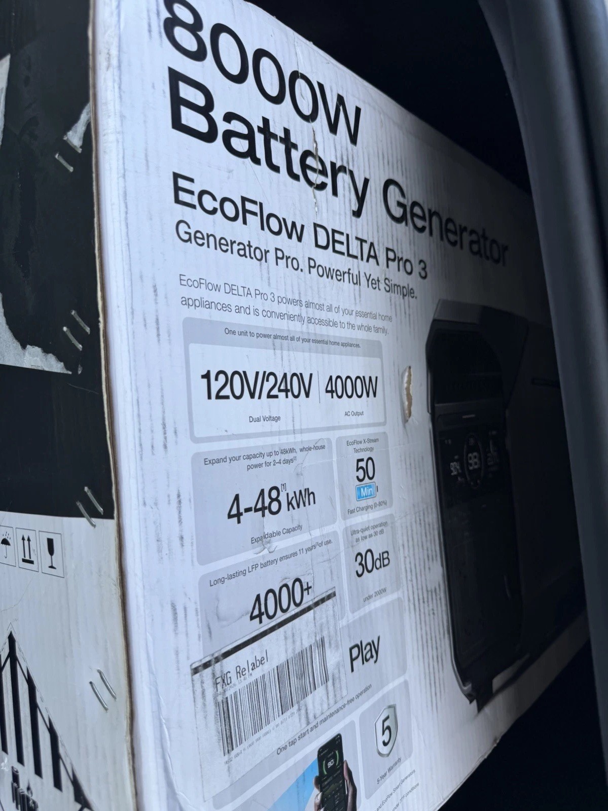 DELTA Pro 3 with 400W Solar Panel 4000 -Watts Portable Power Station