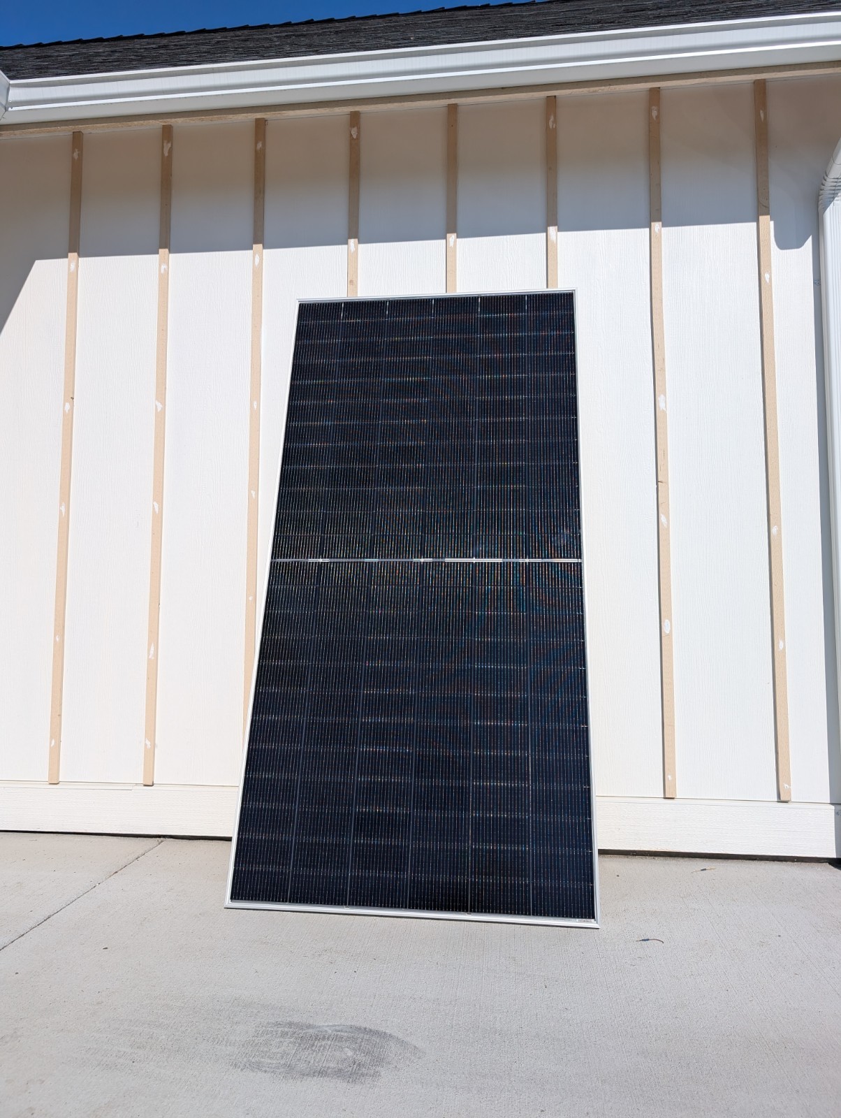 Jinko 590w Bifacial Solar Panels – Jmk-590-72HL4-BDV