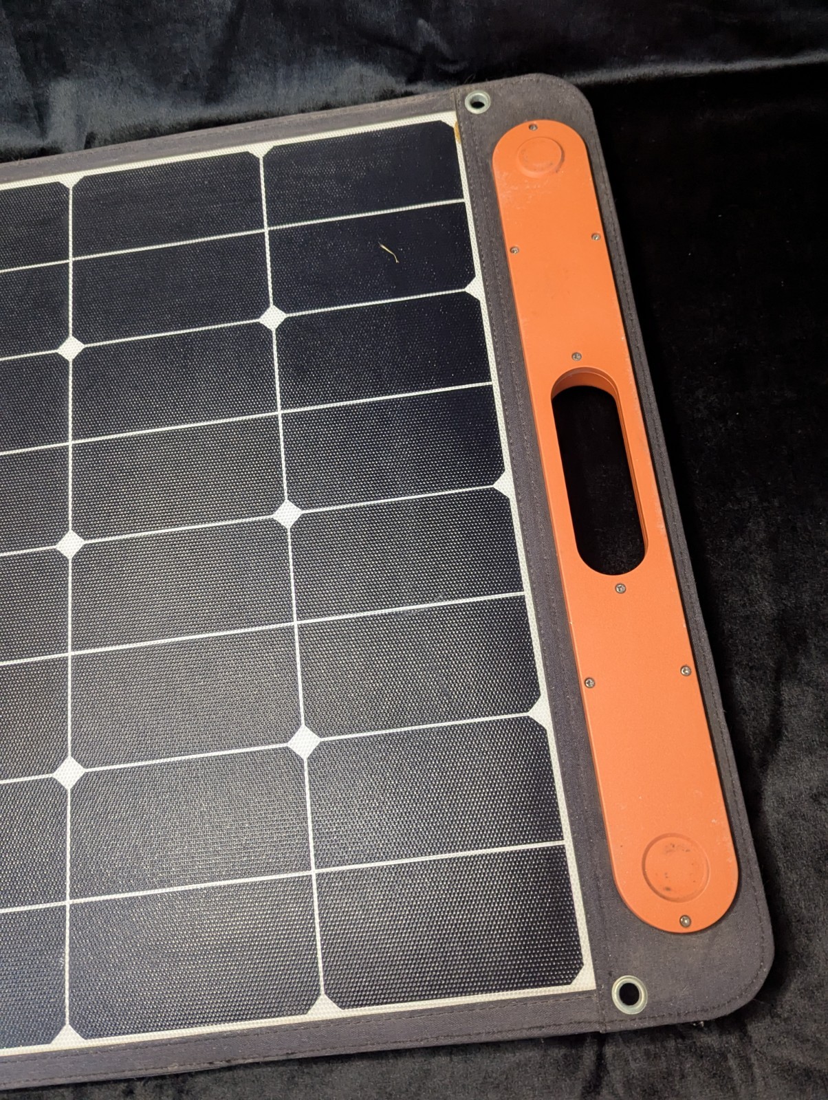 DOESN’T WORK! SELLING FOR PARTS! Jackery SolarSaga 100W Solar Panel