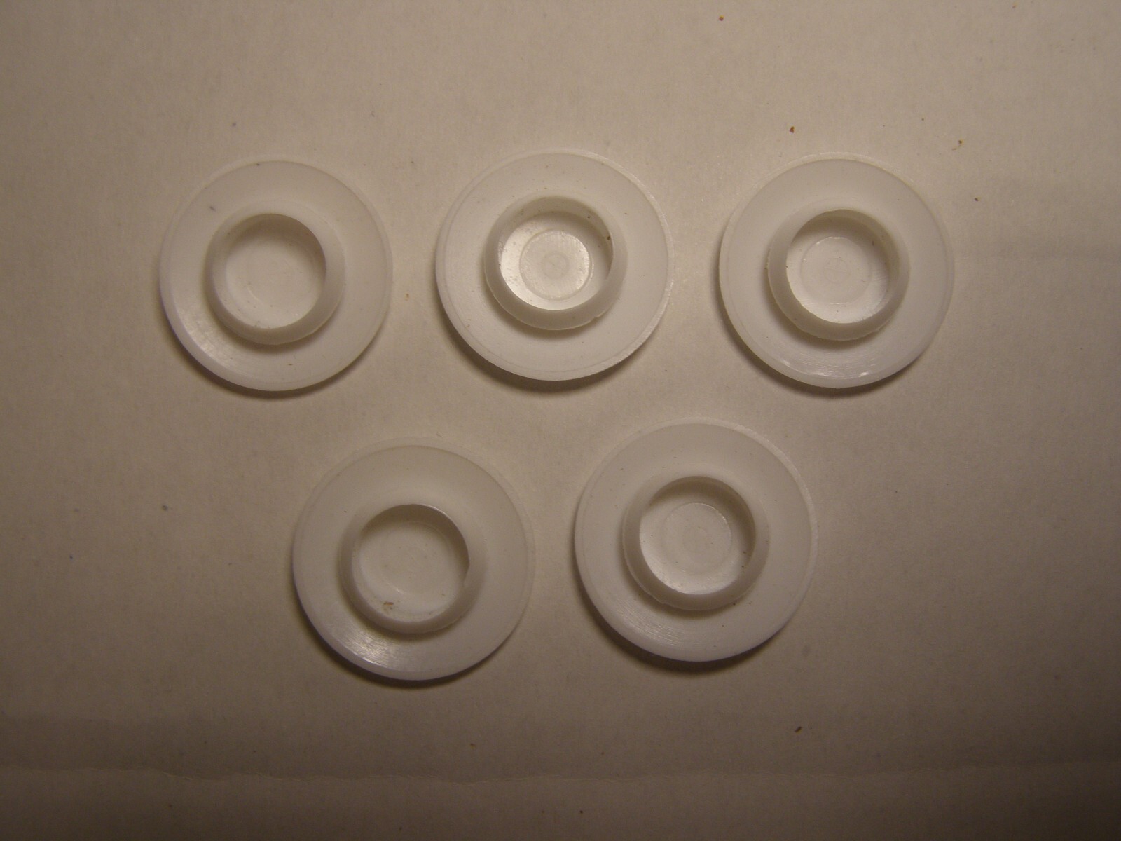 Five White Plastic HOLE PLUGS, 1/2″ Hole size, Button Plug Cap, Flush Type