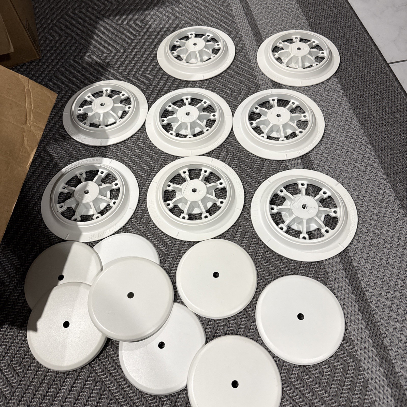 8x Unirac White Flat Roof Attachment Assemblies M60950 Solar (lot Of 8)No Screws