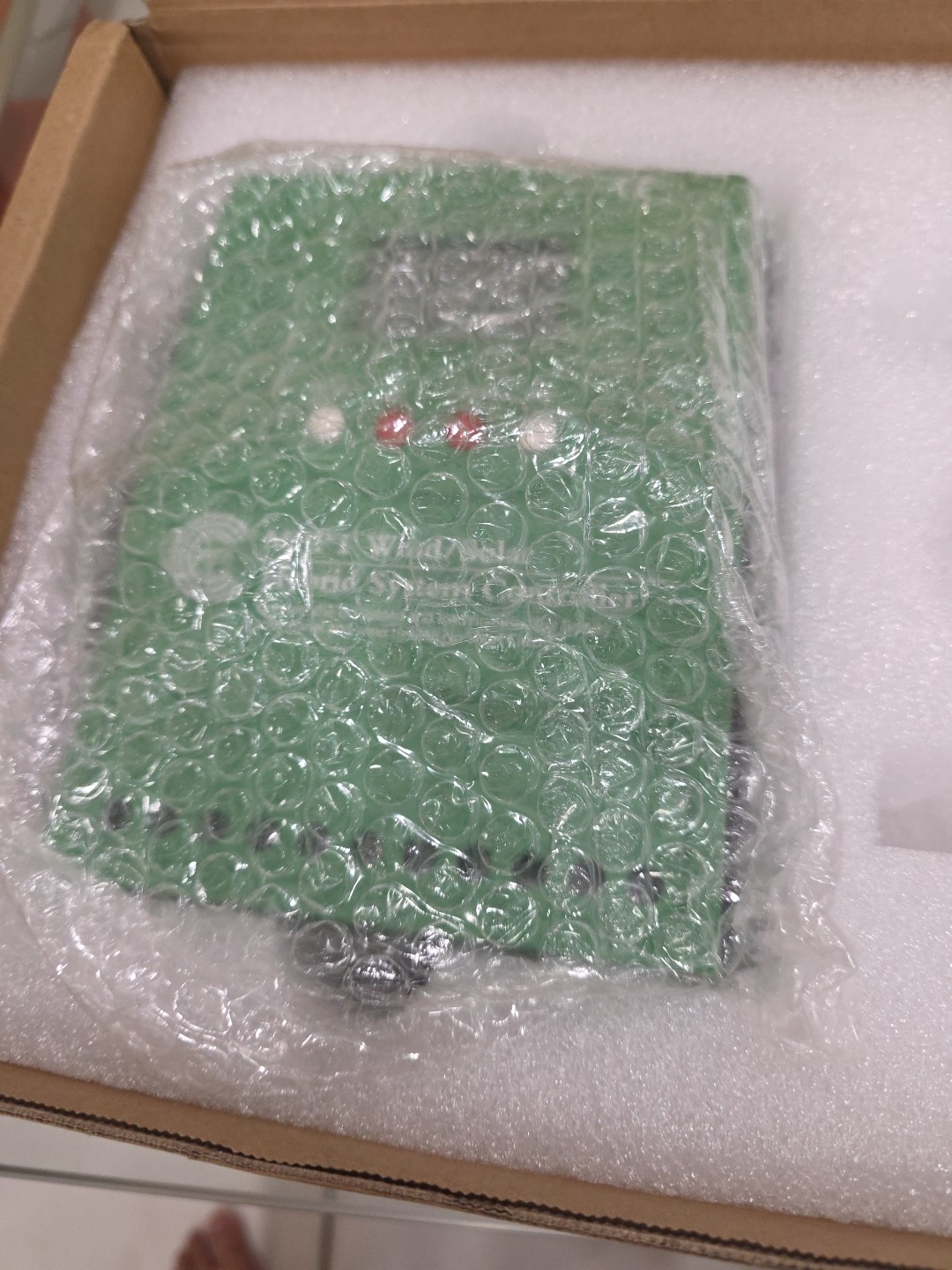 FOUF Wind Solar Hybrid Charge Controller GPI48280 2800W 24V/48V MPPT LCD