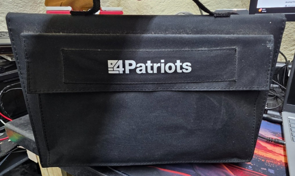 4Patriots D320-299WH Power Sidekick Solar Generator w/ Solar Panel