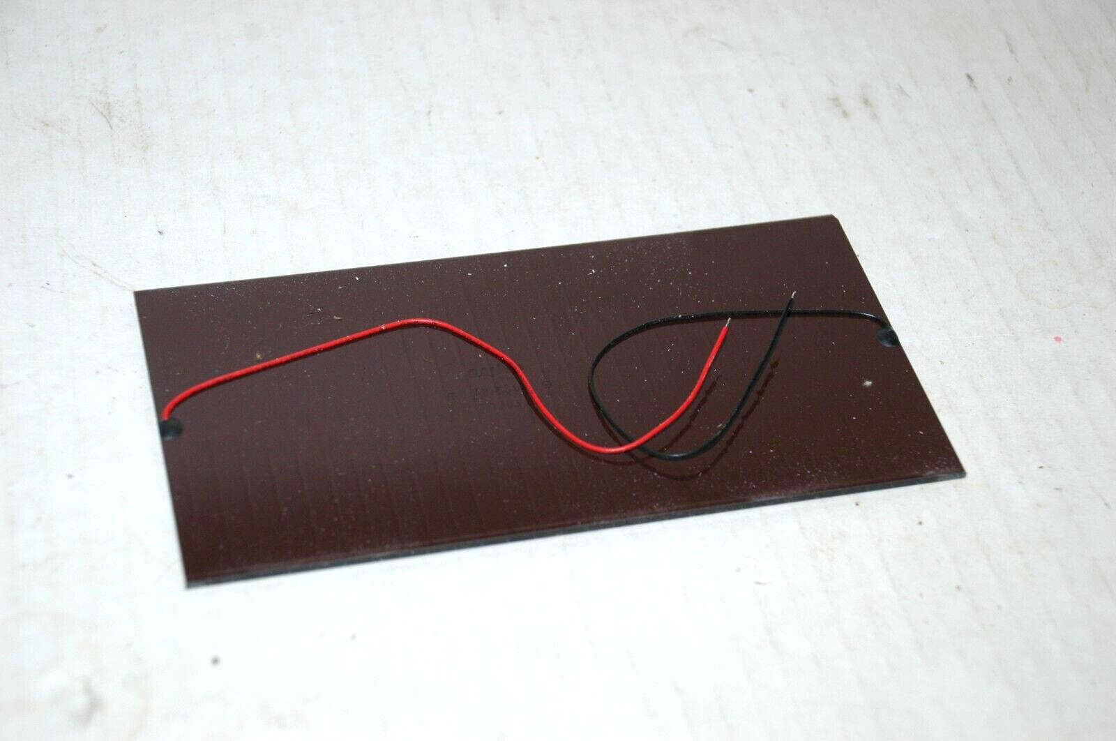 2 Sanyo Solar Panel Glass 21 v .25a Open Voltage 6″ x 3 ” AM-5S01 NOS (Up)