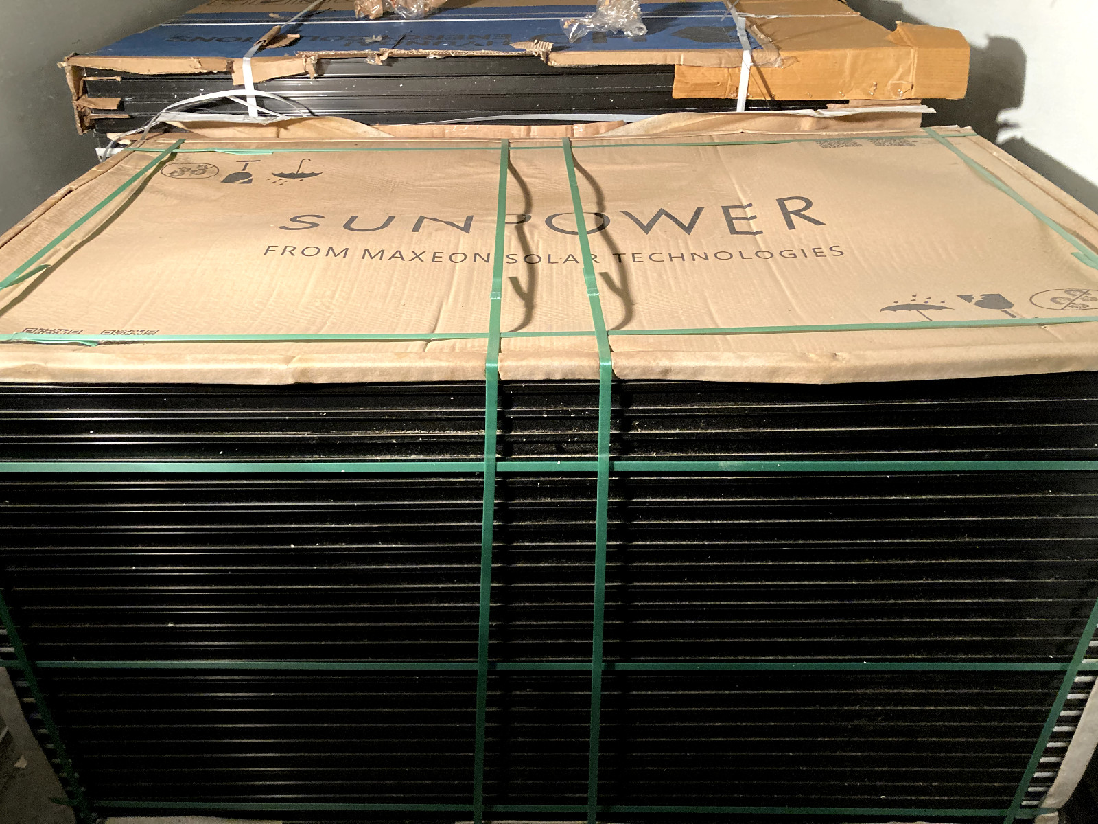 New SunPower Maxeon 420W solar panel, model SPR-A420-G-AC