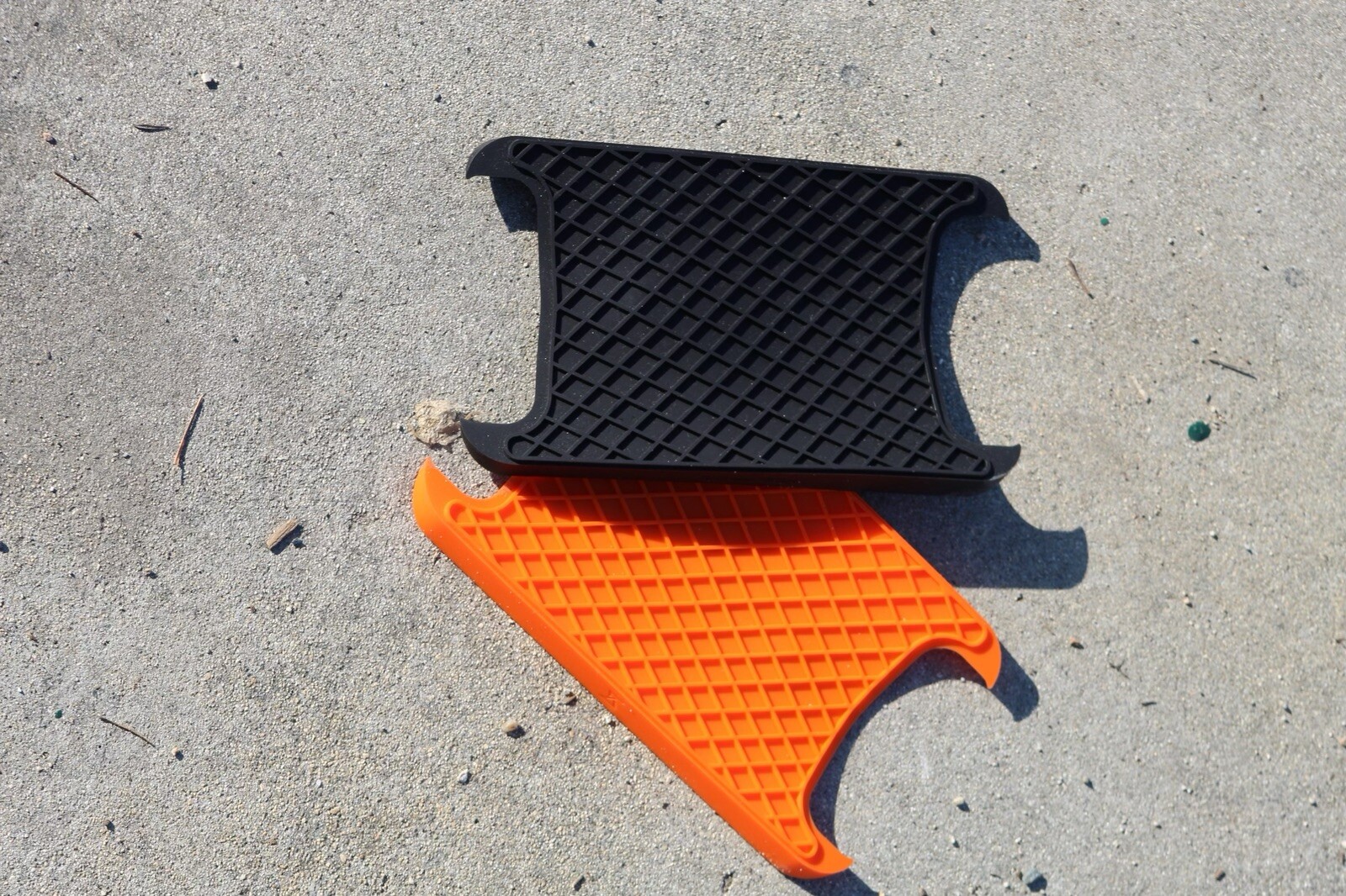 SHINRATECH Non Slip Mat For Jackery 240/300 – Black or Orange Color