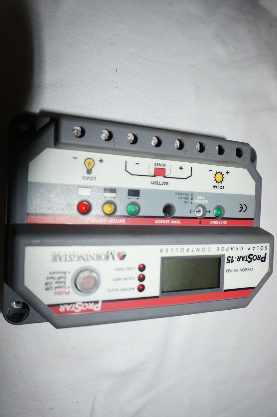 MORNINGSTAR PS-15M 12/24 VOLTS 15 AMP CHARGE CONTROLLER