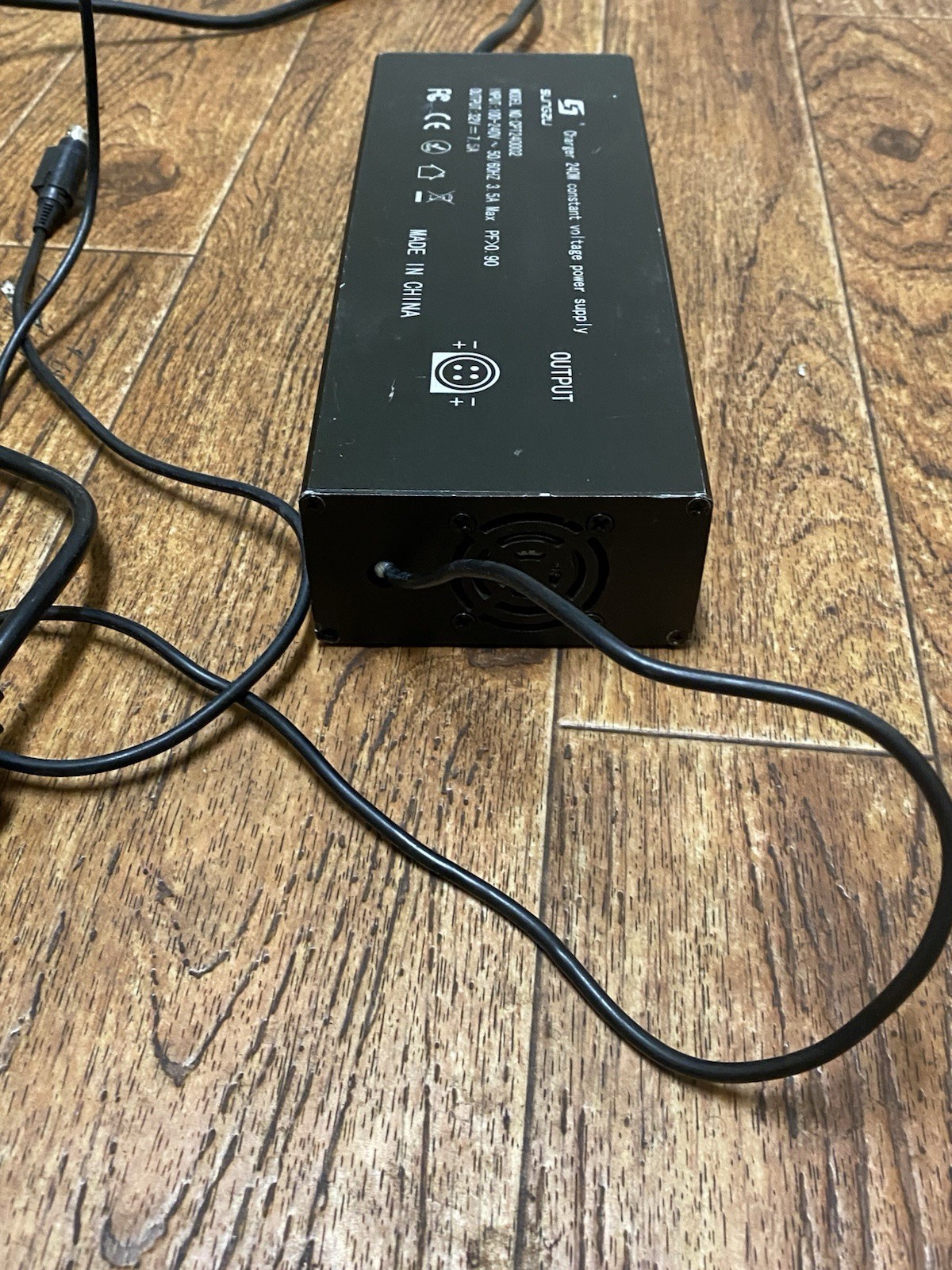 SUNGZU SKA1000 1000W 110V/220V Portable Outdoor Emergency AC/DC Lithium Battery