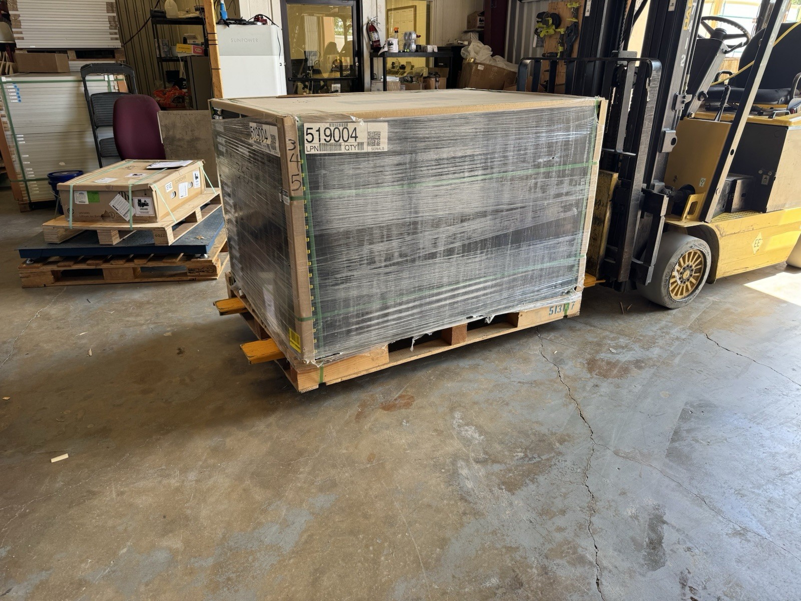 20pc Pallet SPR-X21-345-COM Sunpower 345 Watt Maxeon Cells Black Frame