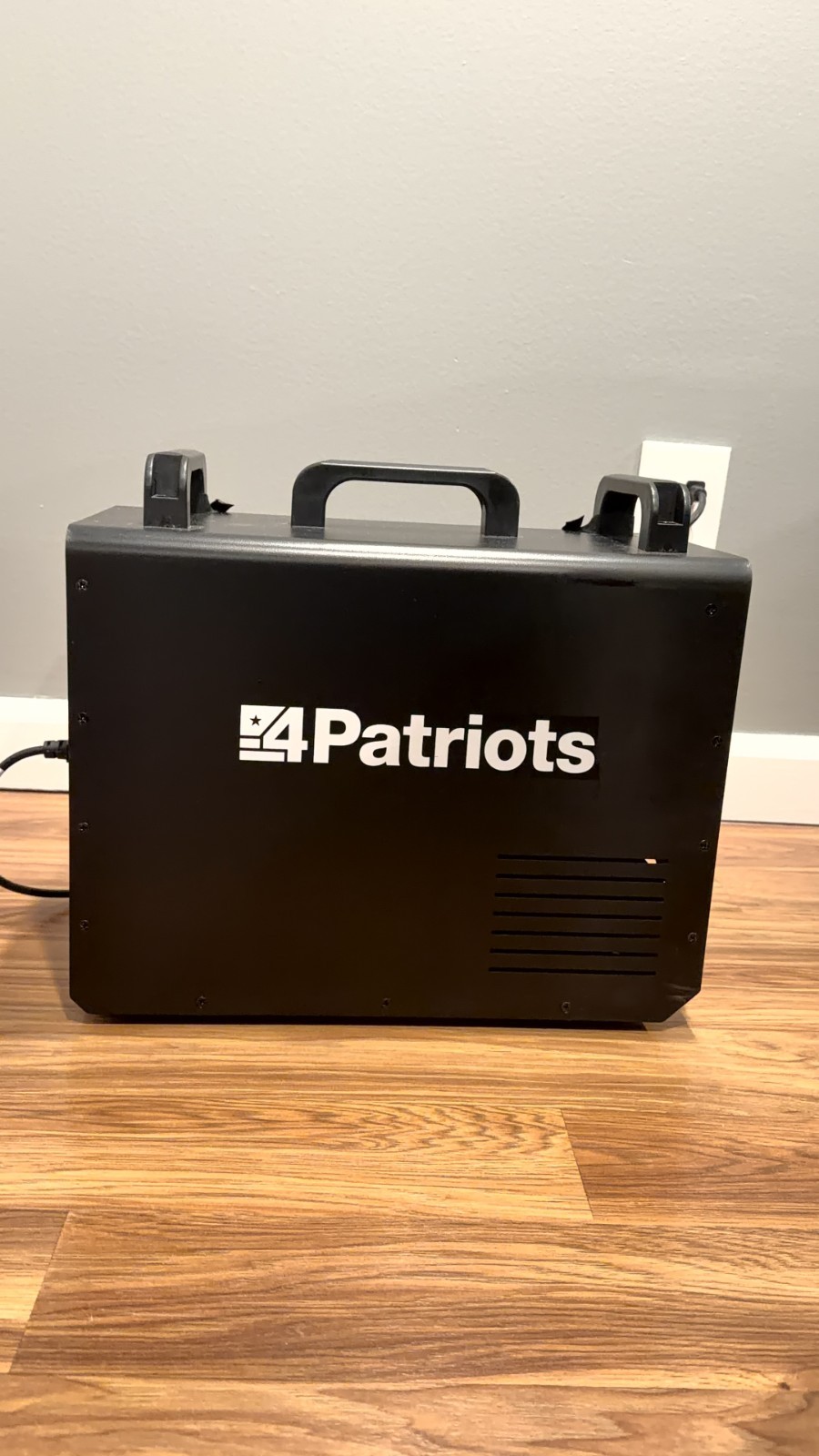 4PATRIOTS 1800w 12V Portable Power Generator | SOLAR PANELS NOT INCLUDED