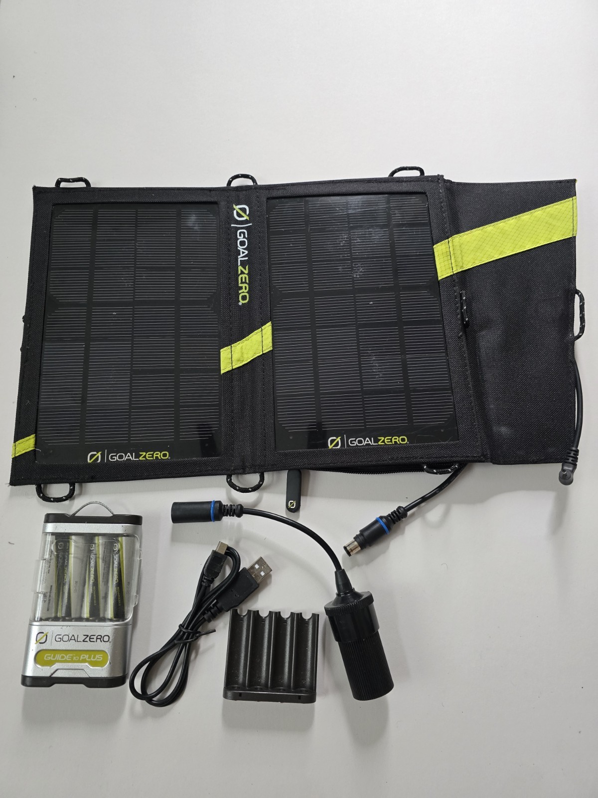 Goal Zero Nomad 7 Portable Solar Panel & Guide 10 AA / AAA Battery Charger WORKS