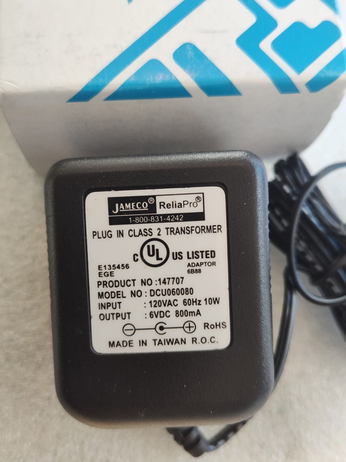 Tapco 2772-00002 17W/6V Solar Panel / Hardware 2-3/8″ Top of Pole Mount