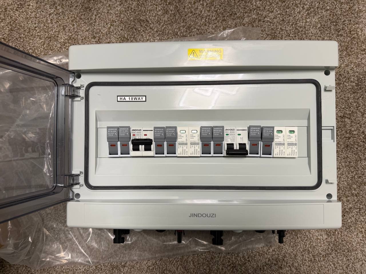 4 in 2 Out Solar PV Combiner Box 40A DC 500V DC IP65 4 String Input 20A PV Fuses