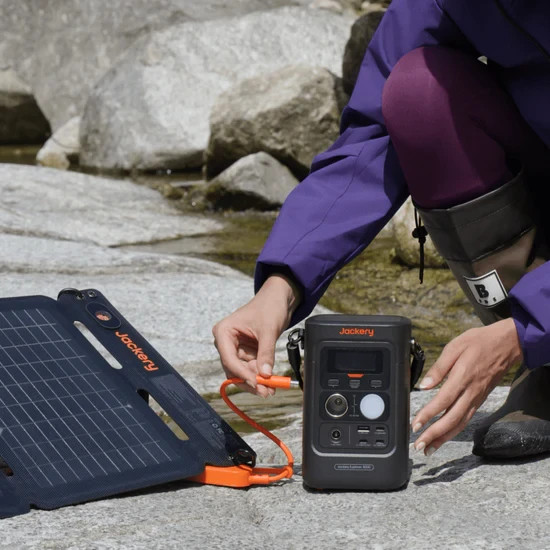 Jackery Explorer 300D Portable Power Station – 288Wh – solar panels included