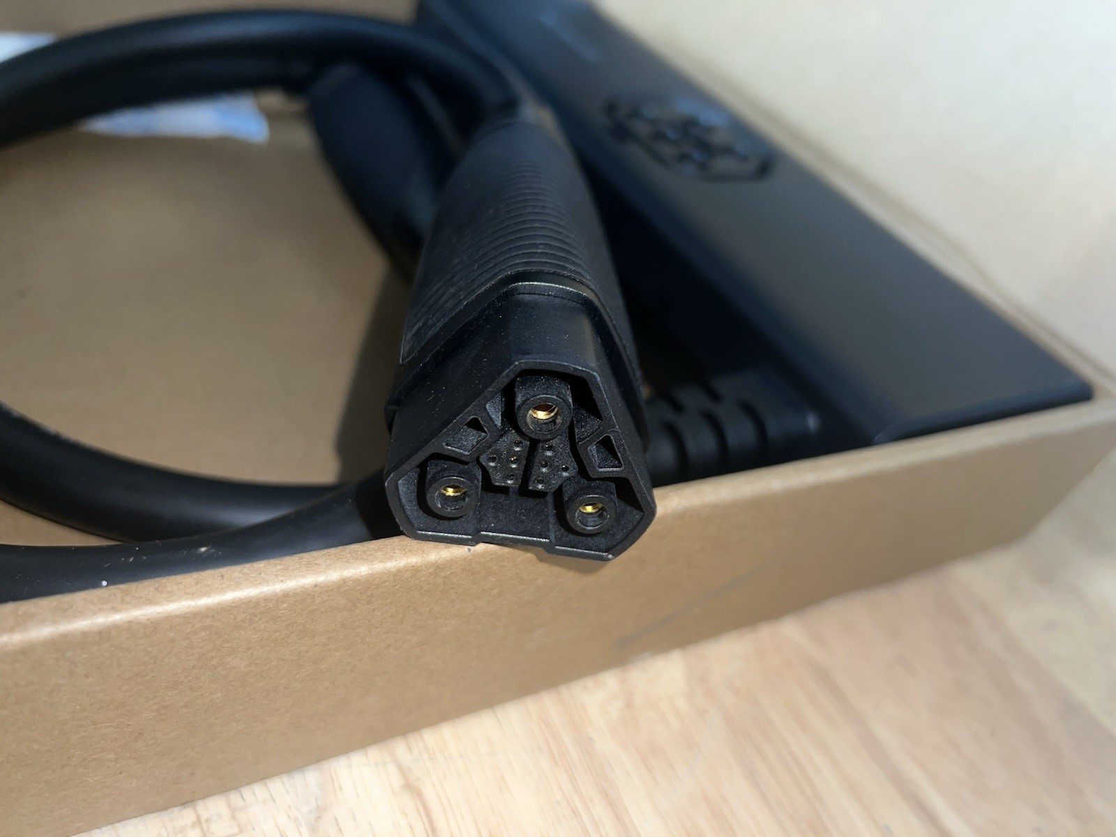 EcoFlow Double Voltage Hub – Power Input/Output (DELTA Pro)