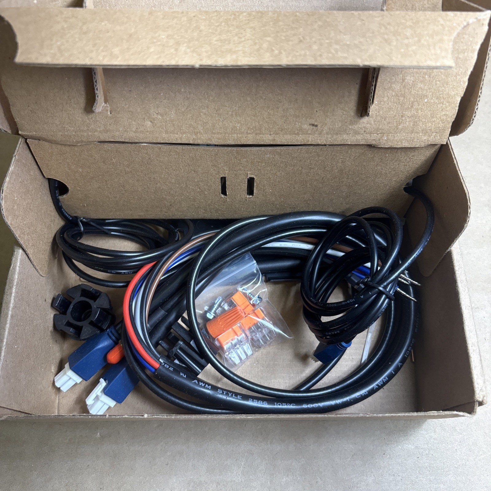 NEW IN BOX: TESLA 1112484-06-A Neurio 110-240V 5W