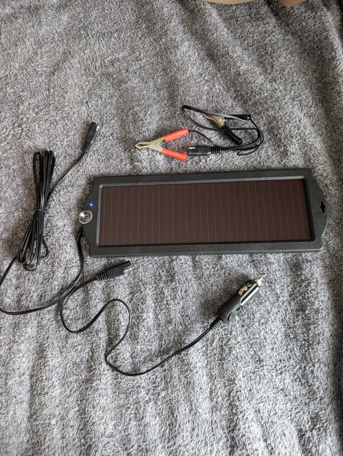 Ozark Trail 12V 2.5W Portable Solar Battery Maintainer Black OPEN BOX not tested