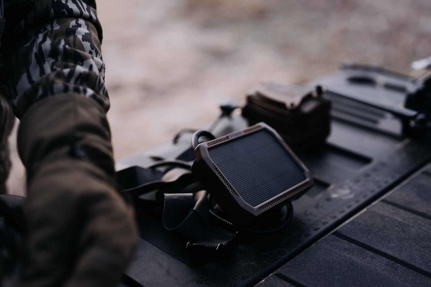 Muddy Solar Power Panel 5,000 Mah / 10Ft. Insulated Metal Cable/Usb Charging Por