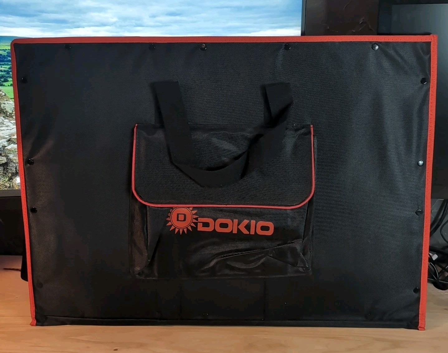 DOKIO 100w 18v Portable Foldable Solar Panel 21×28″, 5.9lb Missing Accessories