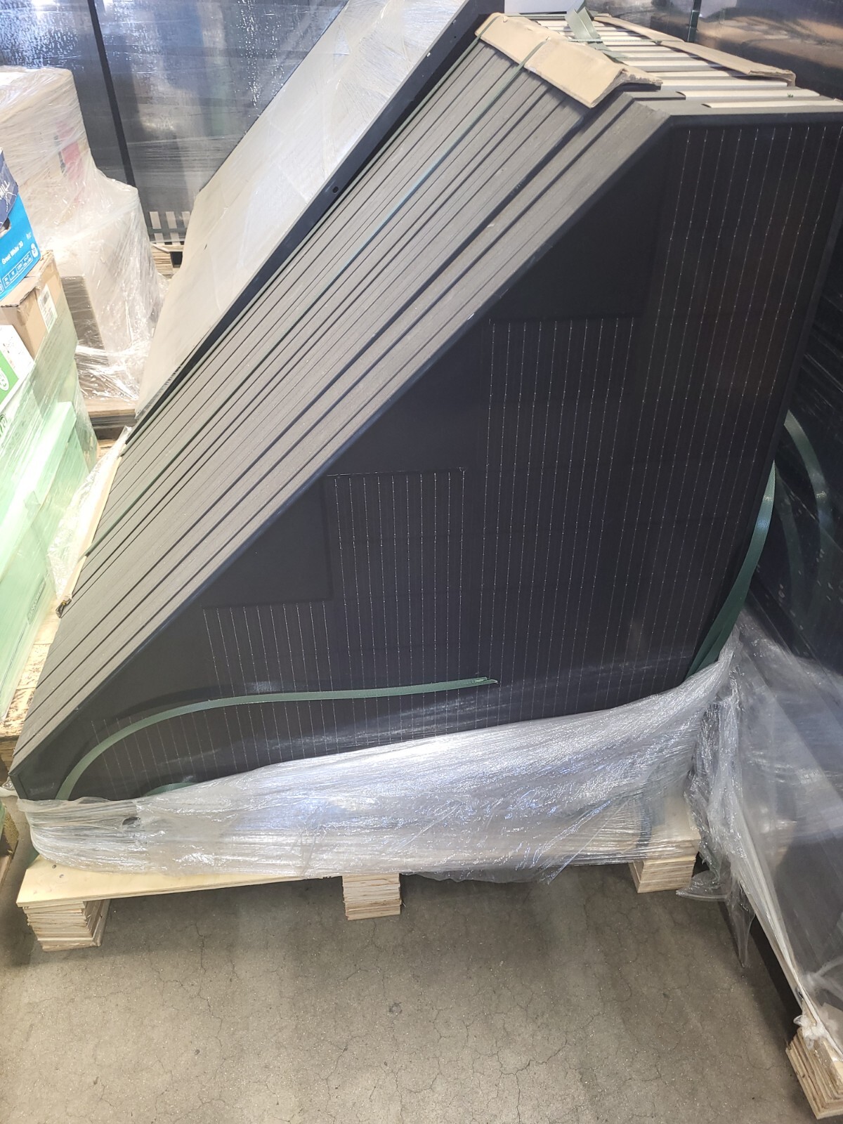 LA SOLAR 125W Triangle BLACK ON BLACK Solar Panel