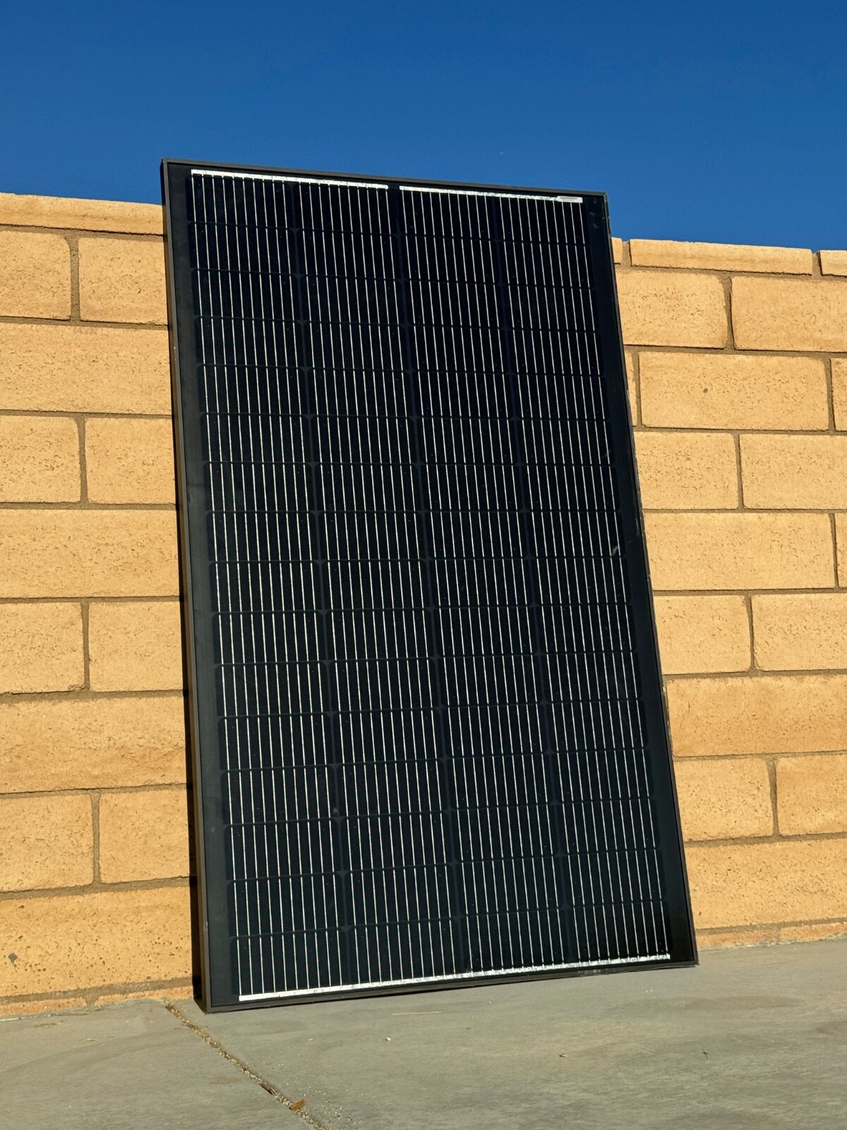 200 Watt Mono Blackout 24V Solar Panel 32″x54.4″, 36 Vmpp 39 Voc, 5.5A Isc