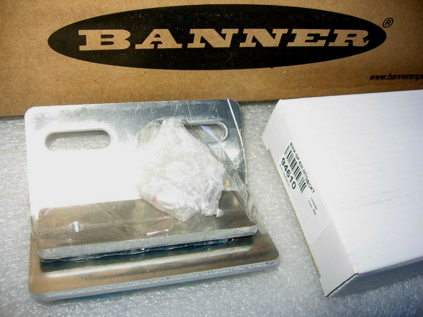 Banner BWA-SOLAR Panel- w/ Mounting Bracket 12 Volts DC / 5 Watt #93656