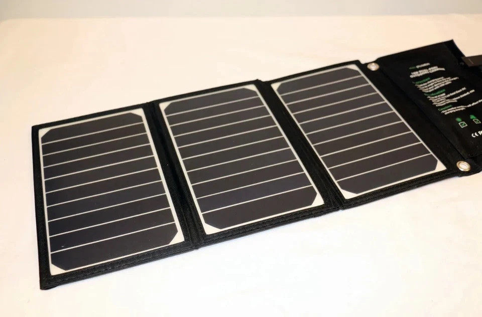 16W OUTDOOR FOLDABLE DUAL-PORT SOLAR CHARGER Model RP-PC008 a RavPower product