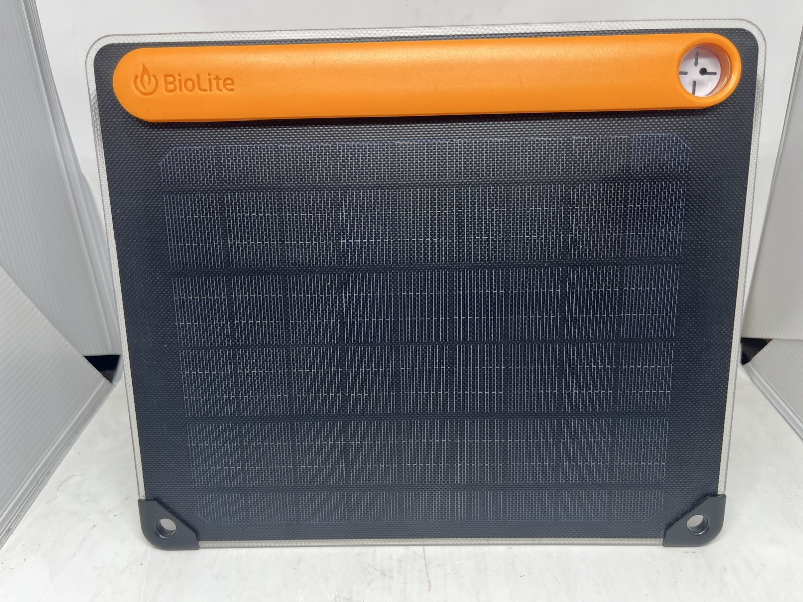 BioLite, SolarPanel 5+ Ultraslim 5-Watt Solar Panel – 3,200 mAh Battery