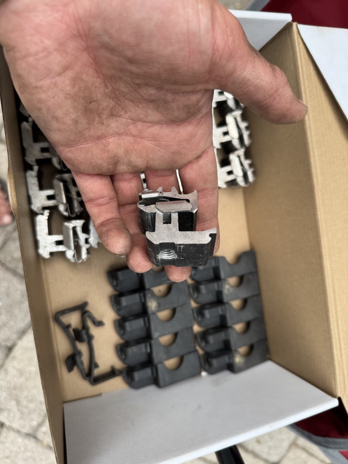 TESLA ZEP Leveling Foot Attachment x18 with 10 Assorted Cable Clips
