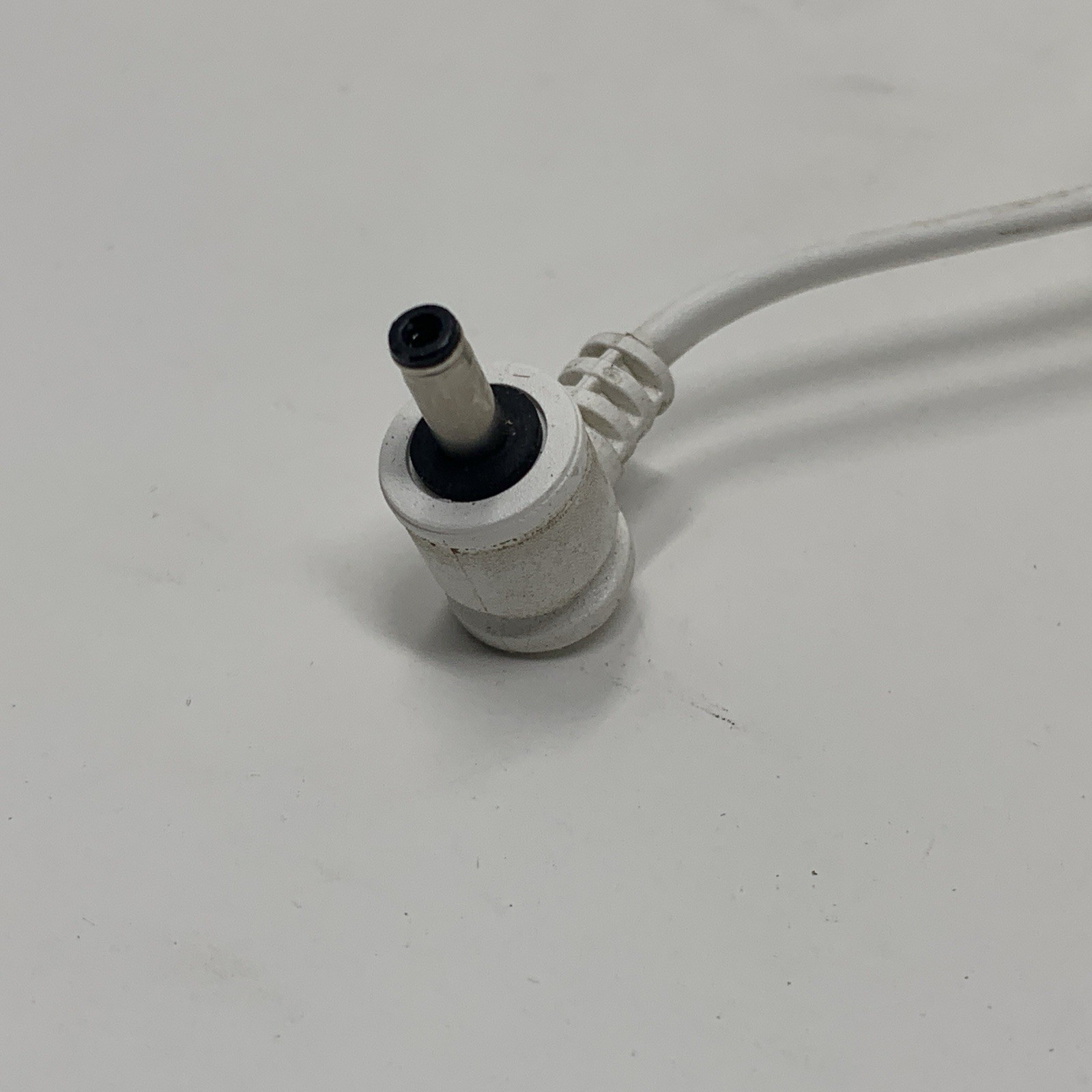 Ring Solar Panel 2nd Generation 4w W/ Barrel Plug, Mount Arm 5F80E9 White R010