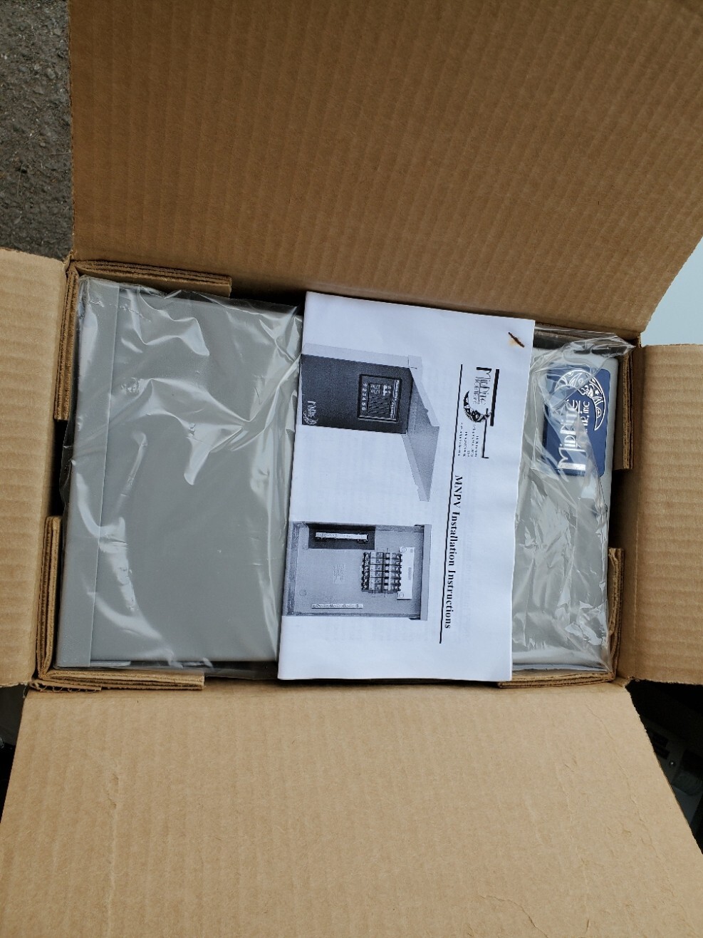 OUTBACK POWER SYSTEMS MIDNITE SOLAR KIT ENCLOSURE 120VAC 3000 WATT FX3048T