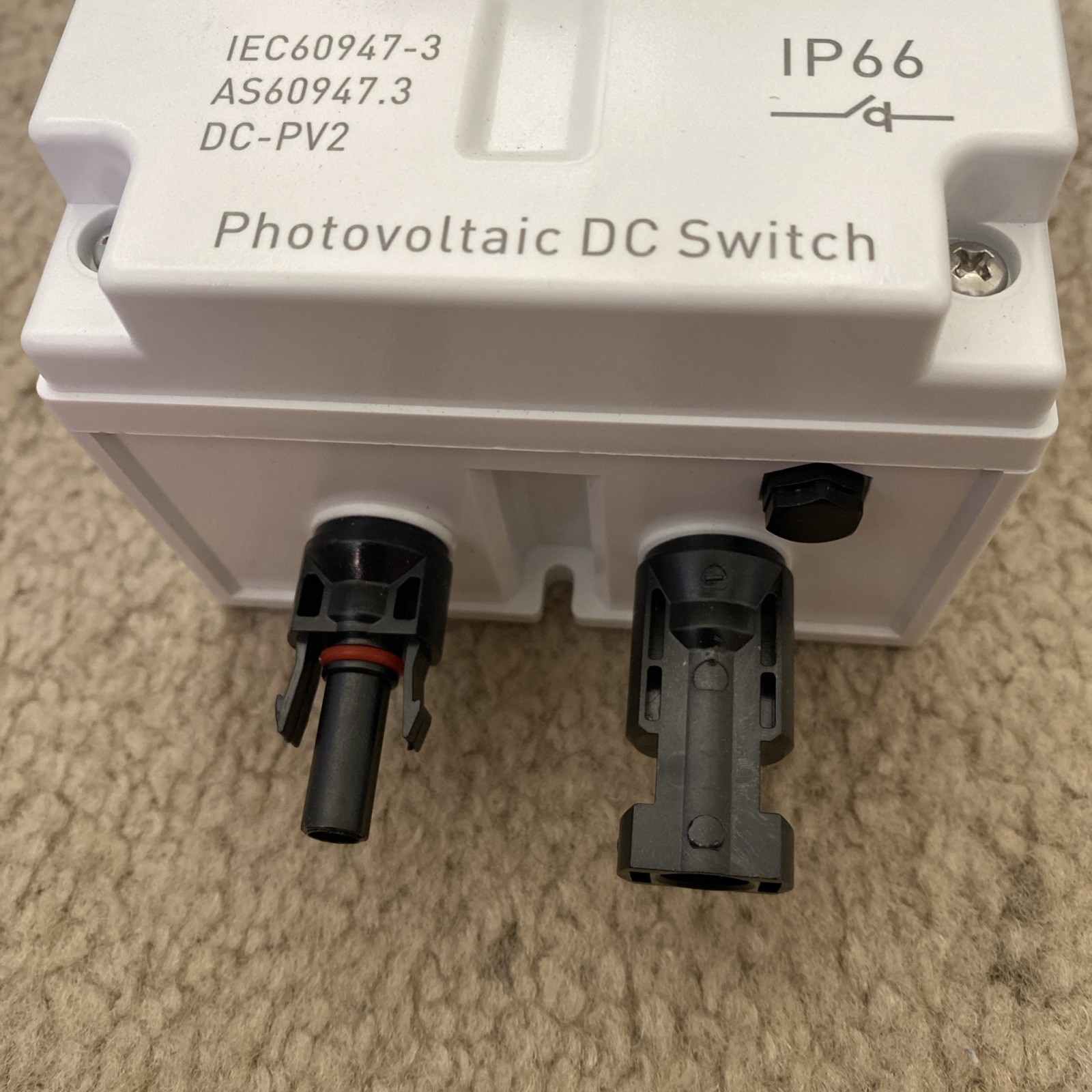 CNLONQ Solar PV Disconnect Switch 32 Amp DC1500V Rapid Shutoff Isolator Switc…