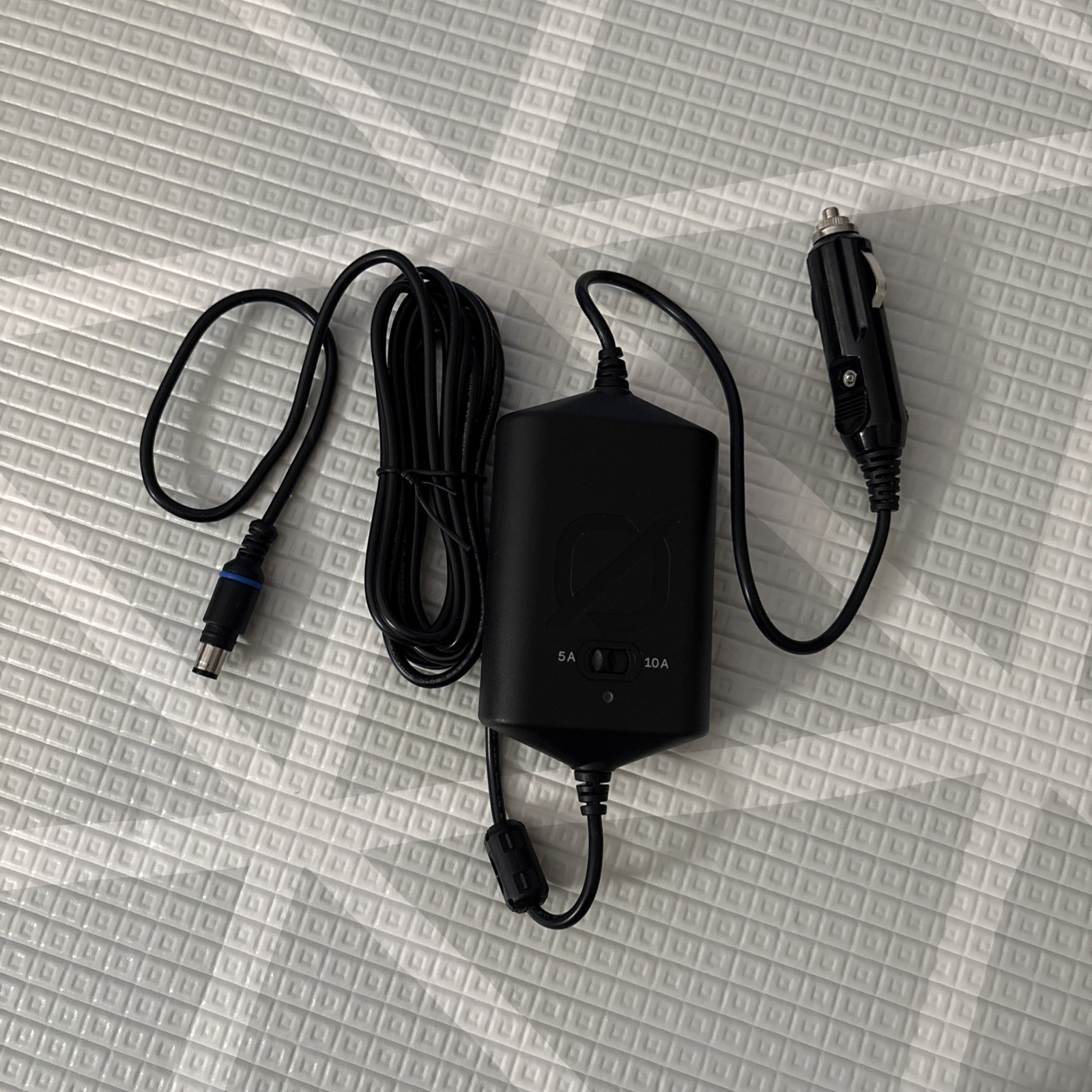 MINT Goal Zero Yeti 400 kit – Lithium Portable Power bank with 2 power supplies
