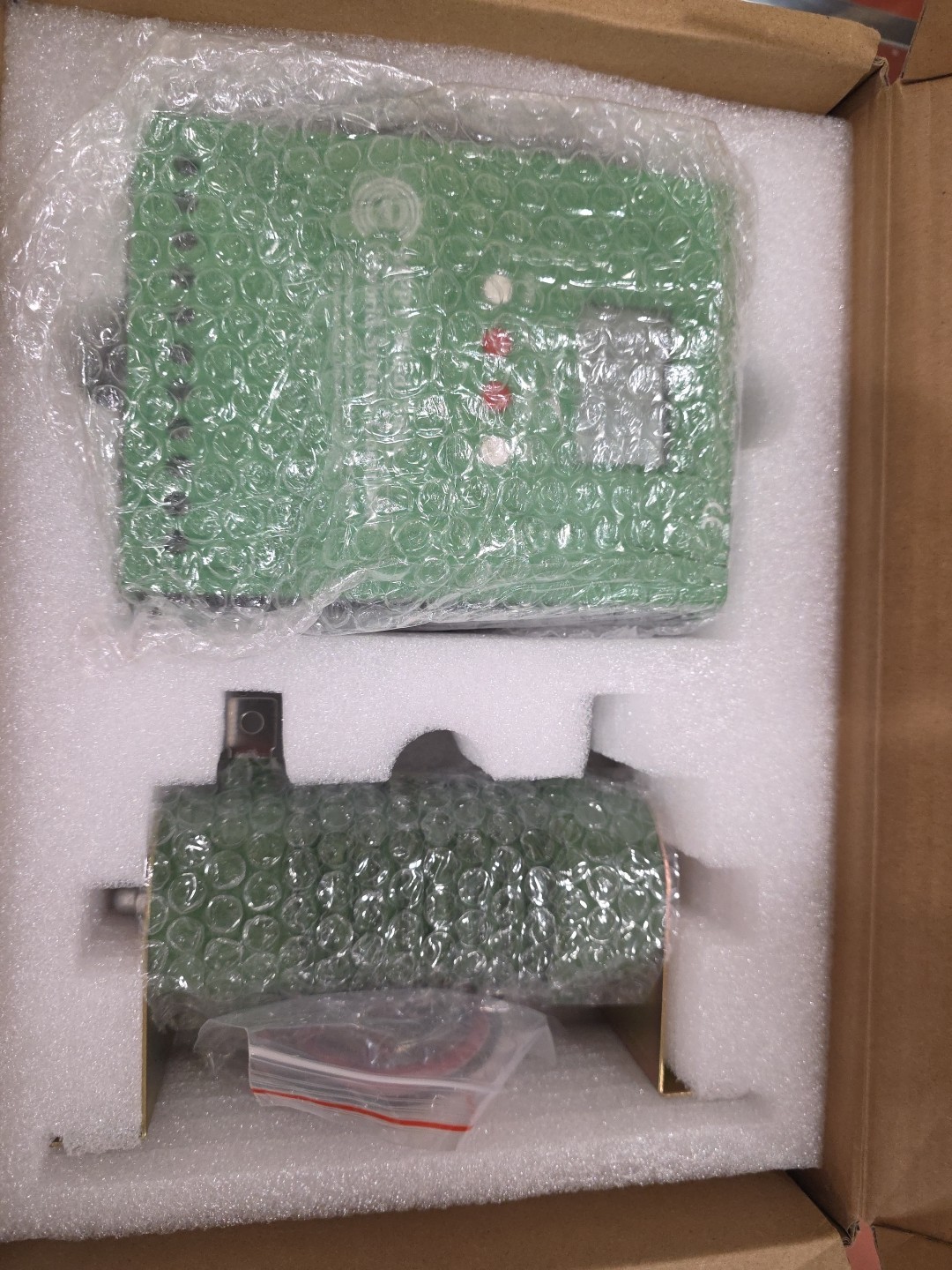 FOUF Wind Solar Hybrid Charge Controller GPI48280 2800W 24V/48V MPPT LCD