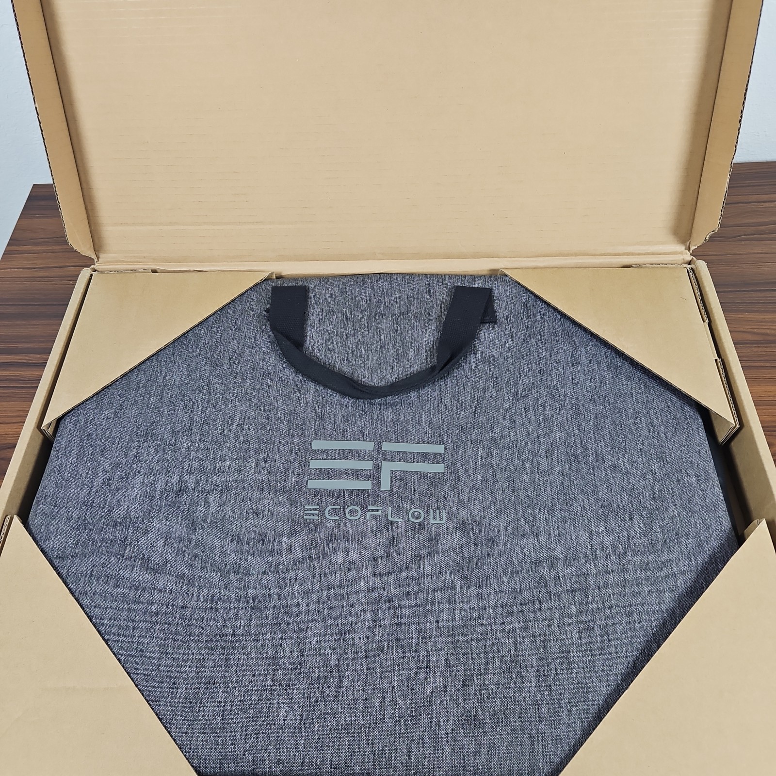 EcoFlow 110W Portable Solar Panel Foldable – Zipper broke on carry case.