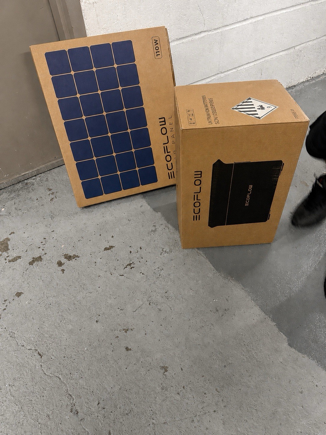 EcoFlow DELTA 3 Classic 1024Wh 1800W Portable Power Station W/ 110W Solar Panel